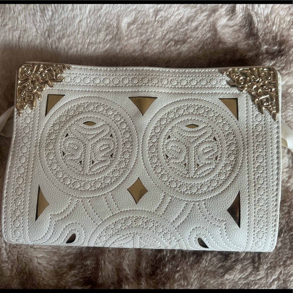 Handmade leather purse with gold detail